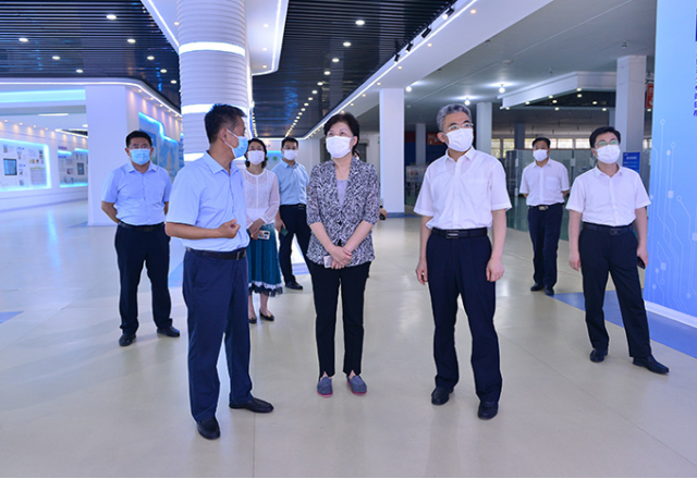 濟寧市政協(xié)主席、黨組書記霍媛媛到新風光公司調(diào)研
